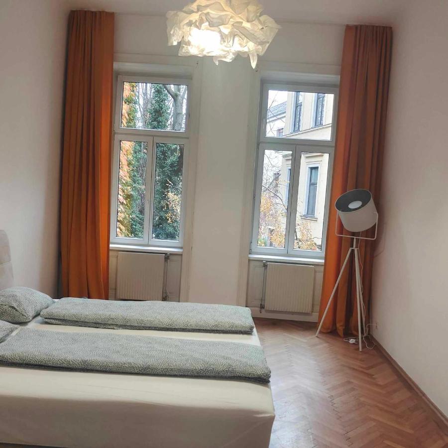 Large 4 Room Apartment In The Center Of Wien Exterior foto