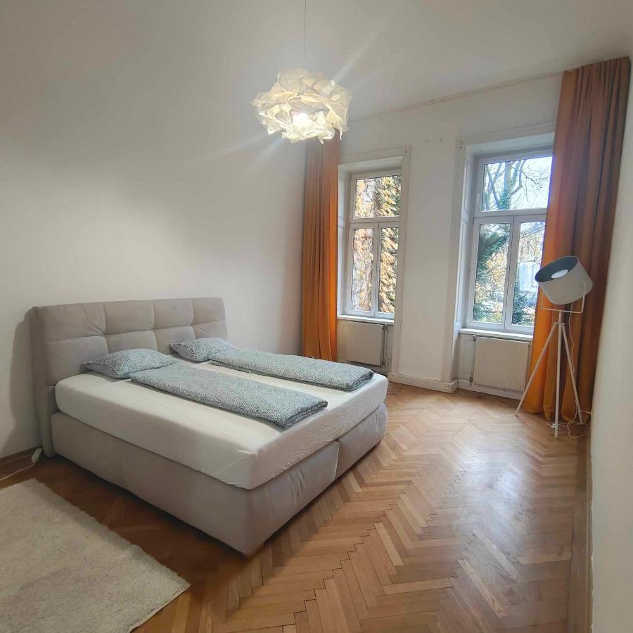 Large 4 Room Apartment In The Center Of Wien Exterior foto