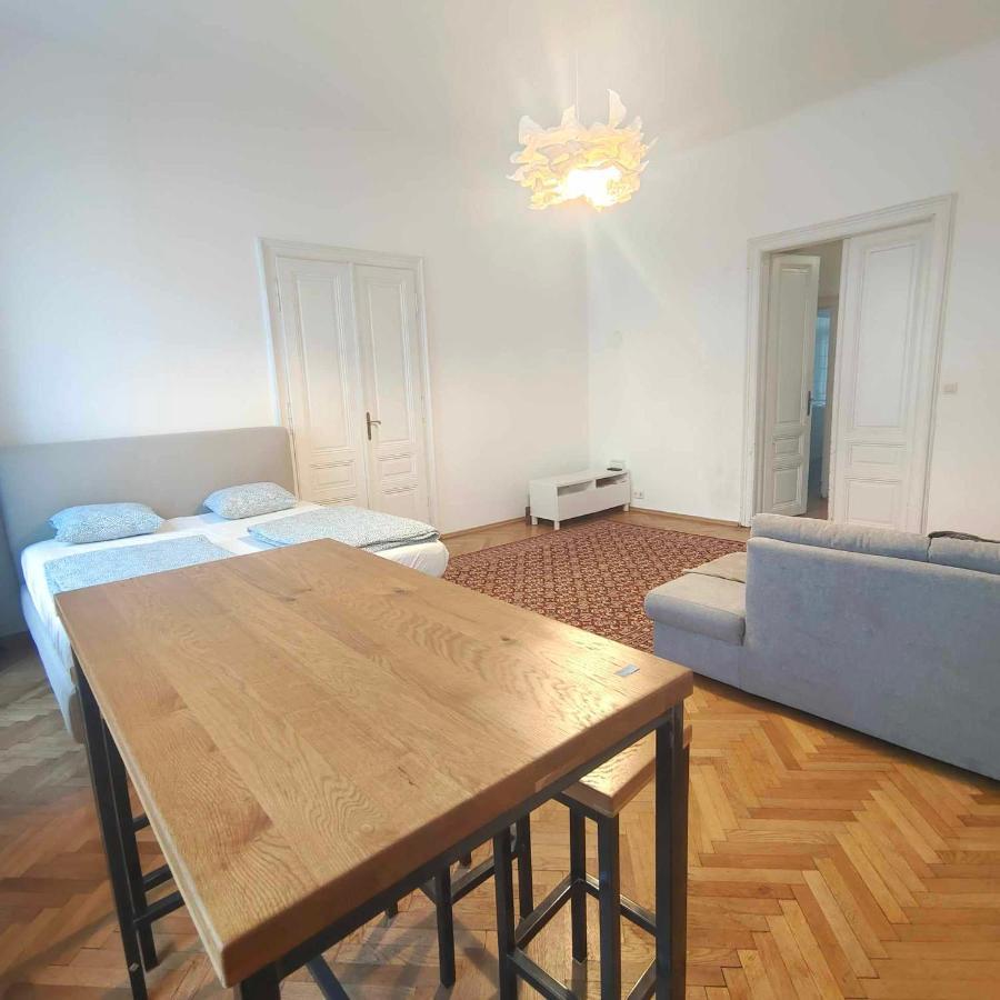 Large 4 Room Apartment In The Center Of Wien Exterior foto