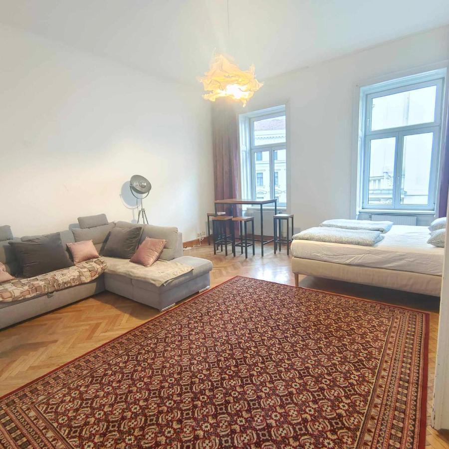 Large 4 Room Apartment In The Center Of Wien Exterior foto