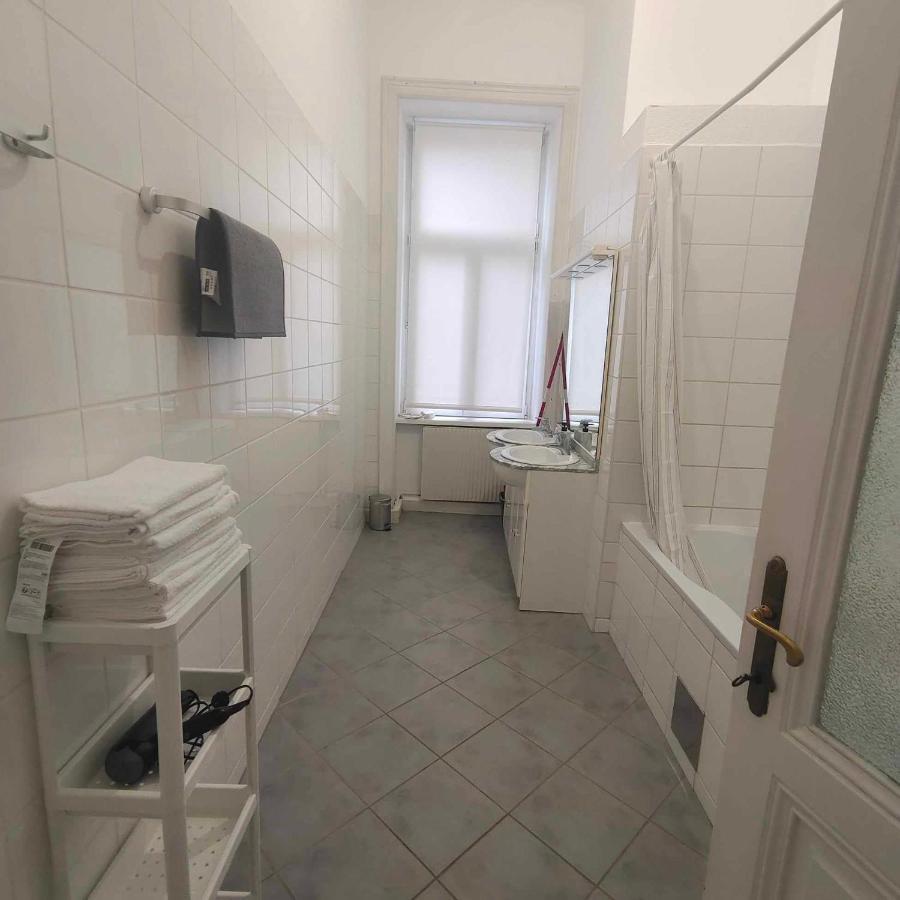 Large 4 Room Apartment In The Center Of Wien Exterior foto