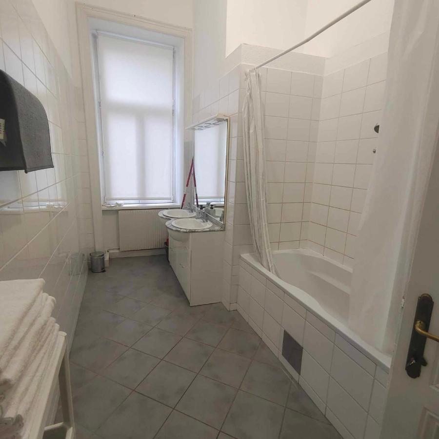 Large 4 Room Apartment In The Center Of Wien Exterior foto